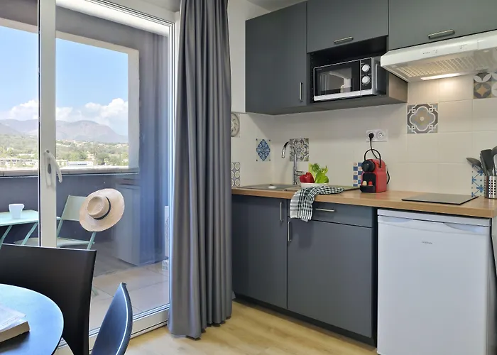 Easy 2* Ajaccio (Corsica)